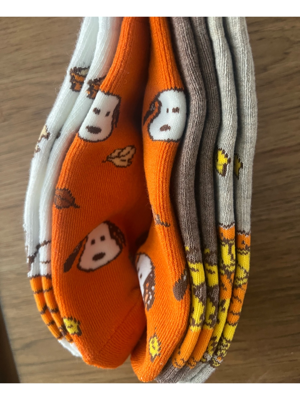 NEW Peanuts Snoopy and Friends Fall / Halloween No Show Socks with Grip - 4 pack - Picture 3 of 7
